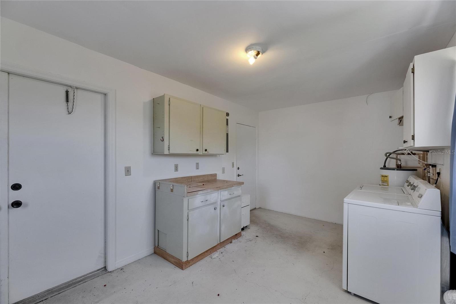 Image 9 of 48 For 2313 Grenoble Place 2313