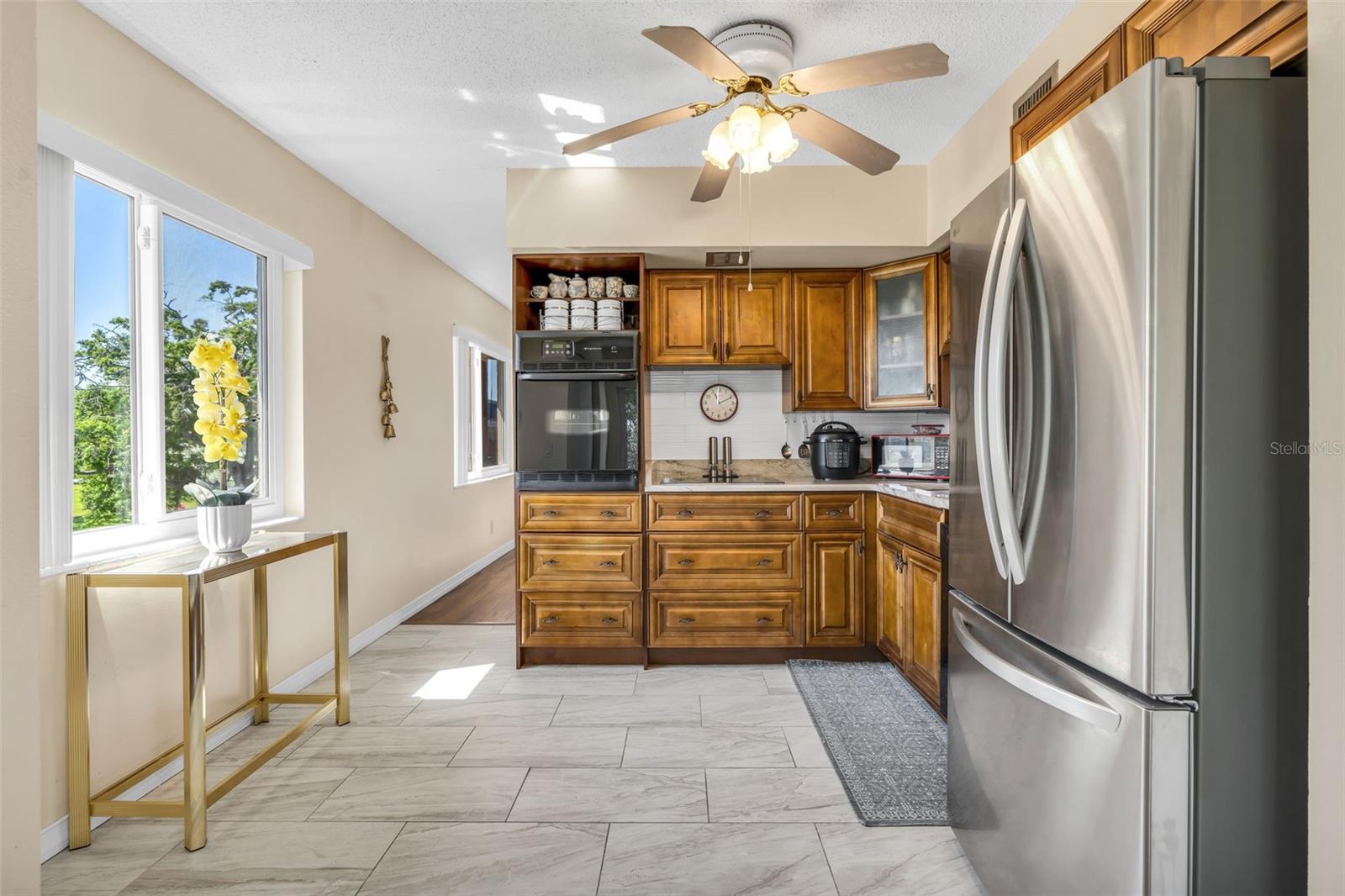 Image 10 of 29 For 2458 Columbia Dr E  84