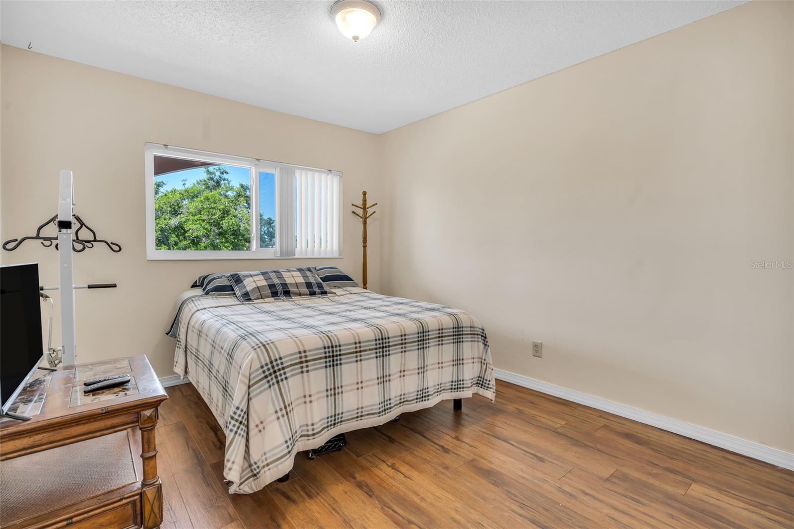Image 18 of 29 For 2458 Columbia Dr E  84