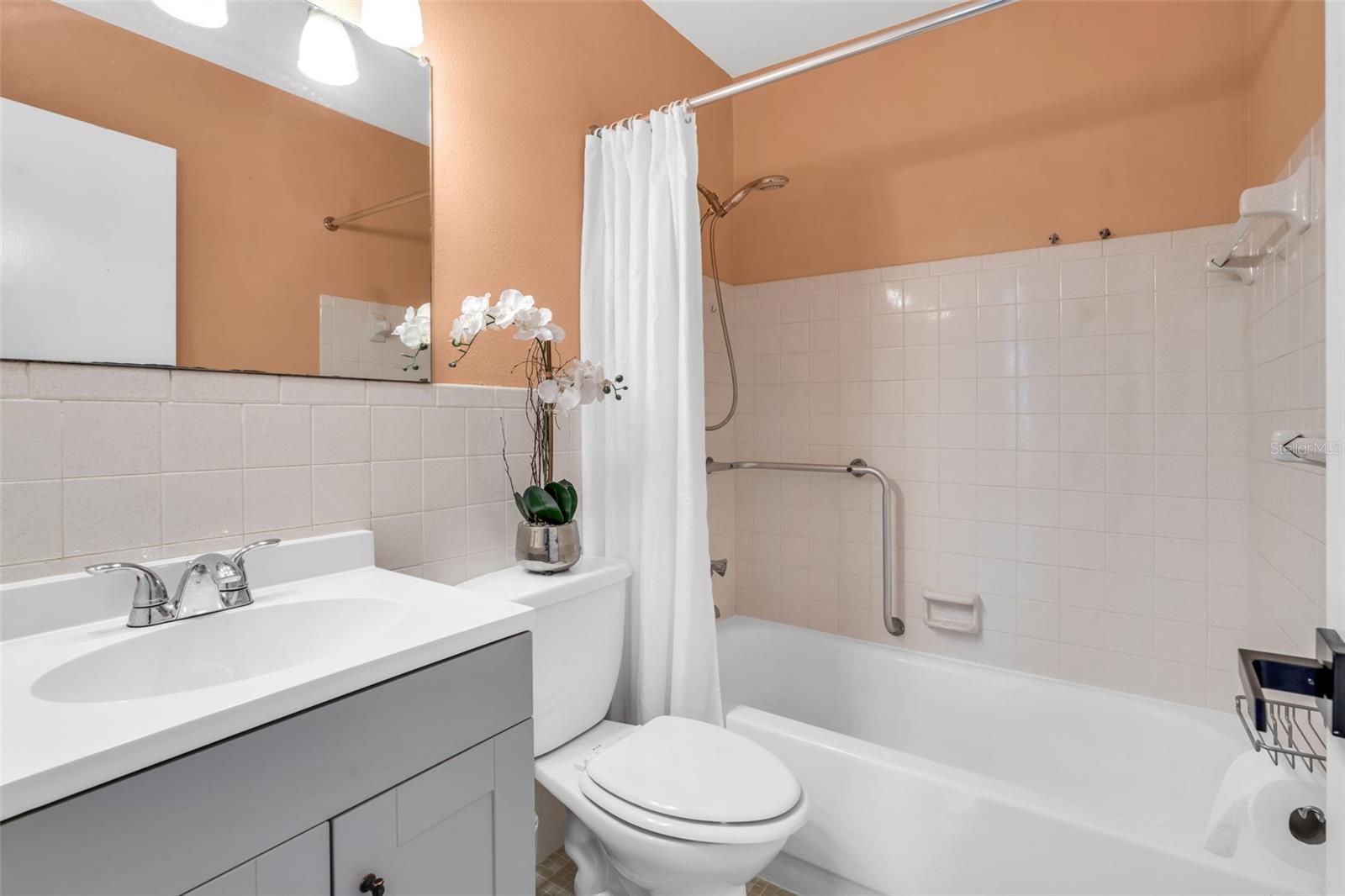 Image 19 of 29 For 2458 Columbia Dr E  84