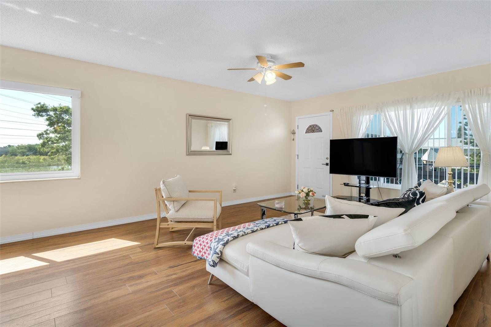 Image 4 of 29 For 2458 Columbia Dr E  84