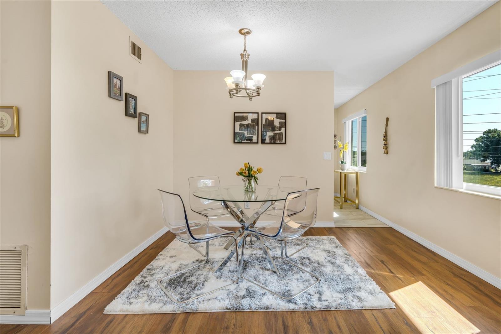 Image 7 of 29 For 2458 Columbia Dr E  84