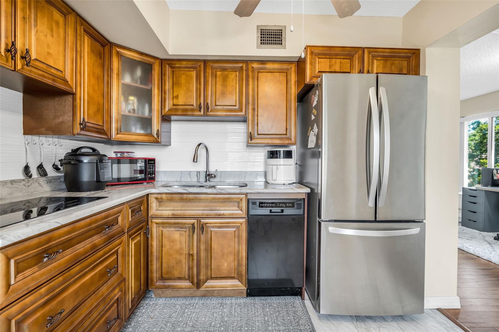 Image 9 of 29 For 2458 Columbia Dr E  84