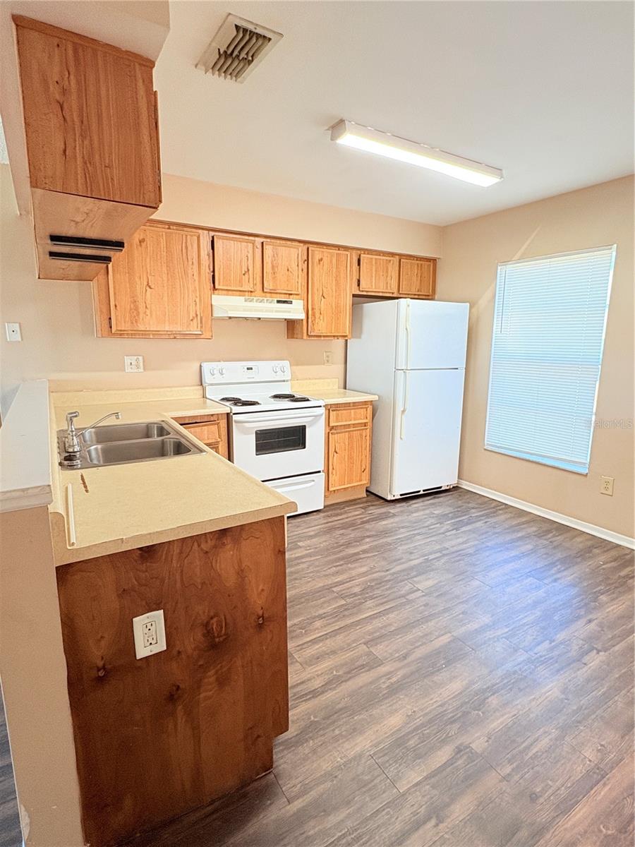 Image 2 of 11 For 902 Pine Ridge Circle E