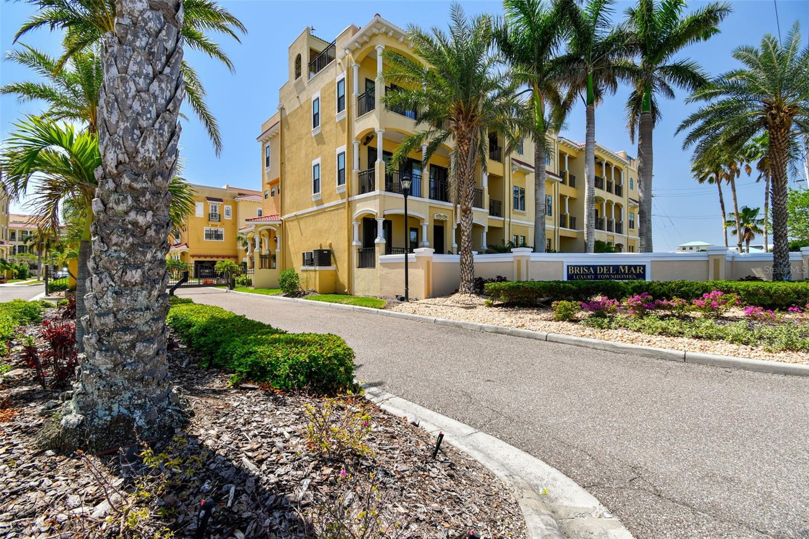Image 4 of 63 For 6412 Mayra Shores Lane