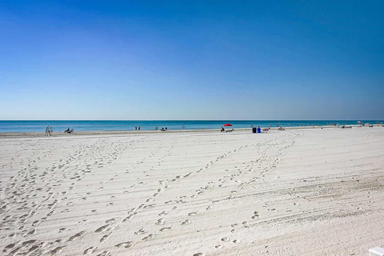 Image 16 of 24 For 17900 Gulf Boulevard 13e