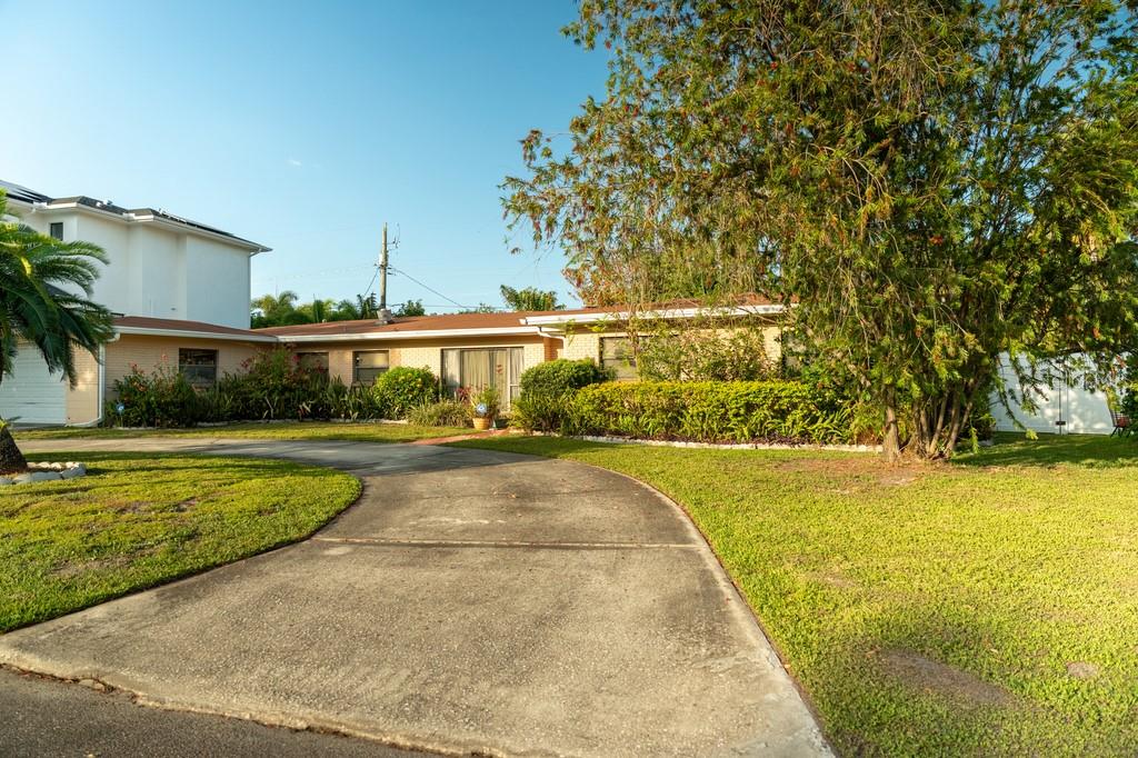 Image 3 of 6 For 631 Luzon Avenue