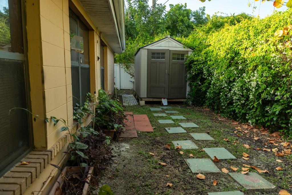 Image 6 of 6 For 631 Luzon Avenue