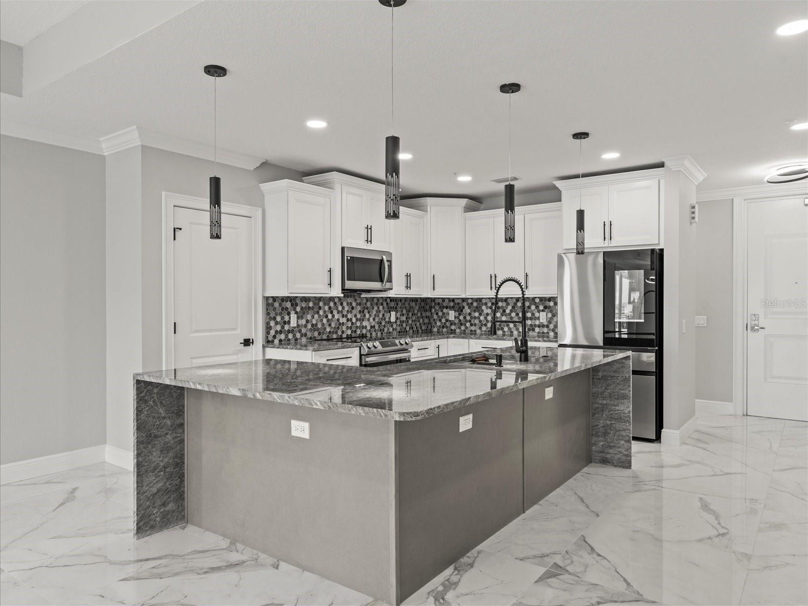 Image 13 of 71 For 211 Dolphin Point 403