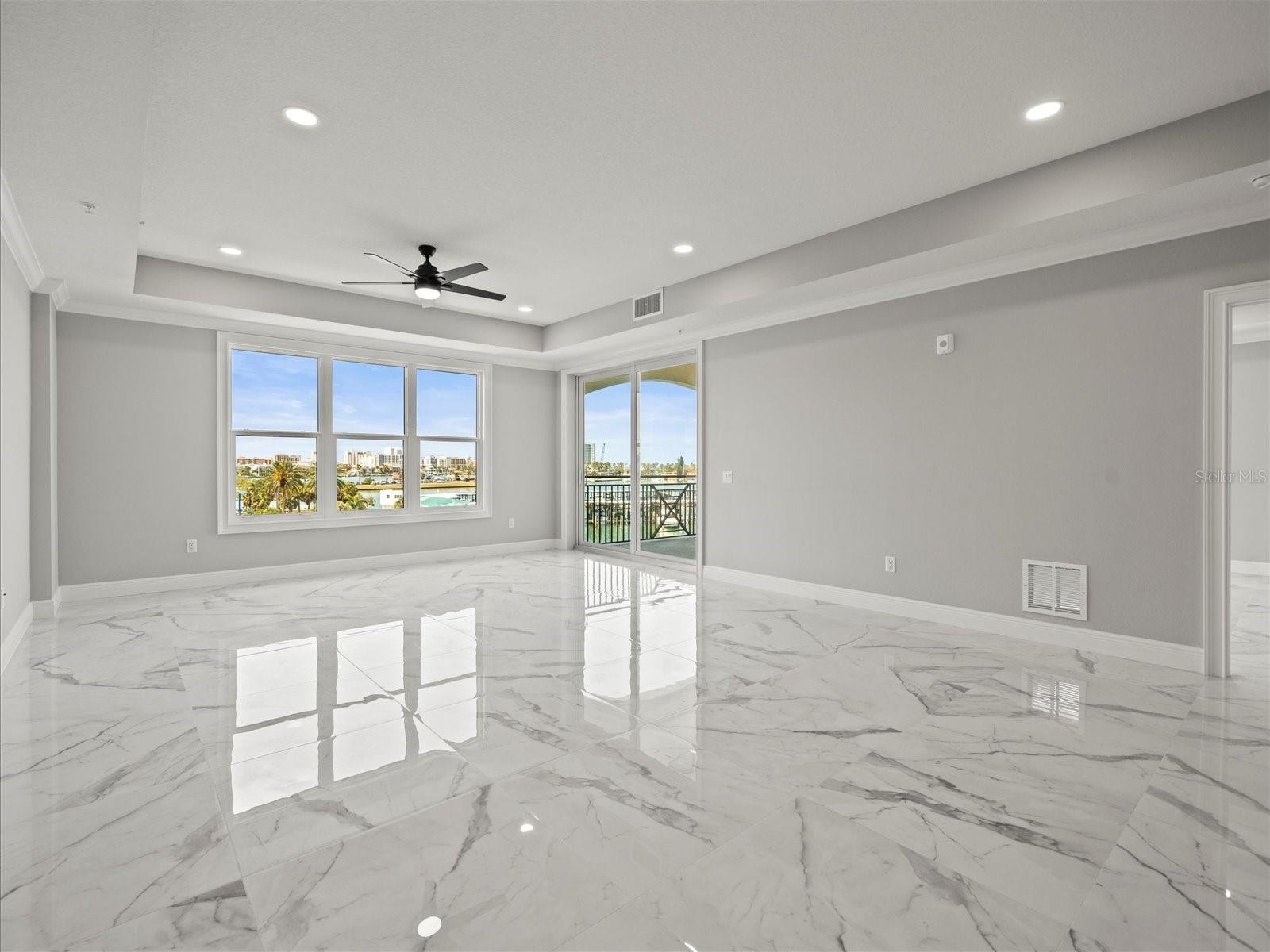 Image 16 of 71 For 211 Dolphin Point 403