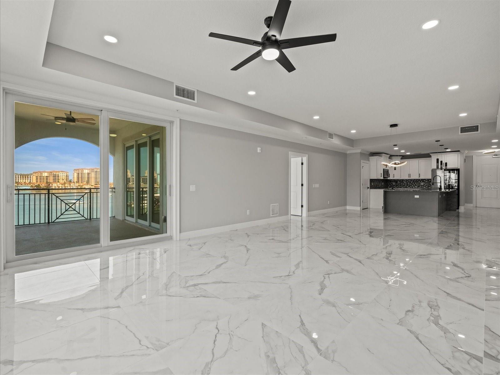 Image 17 of 71 For 211 Dolphin Point 403