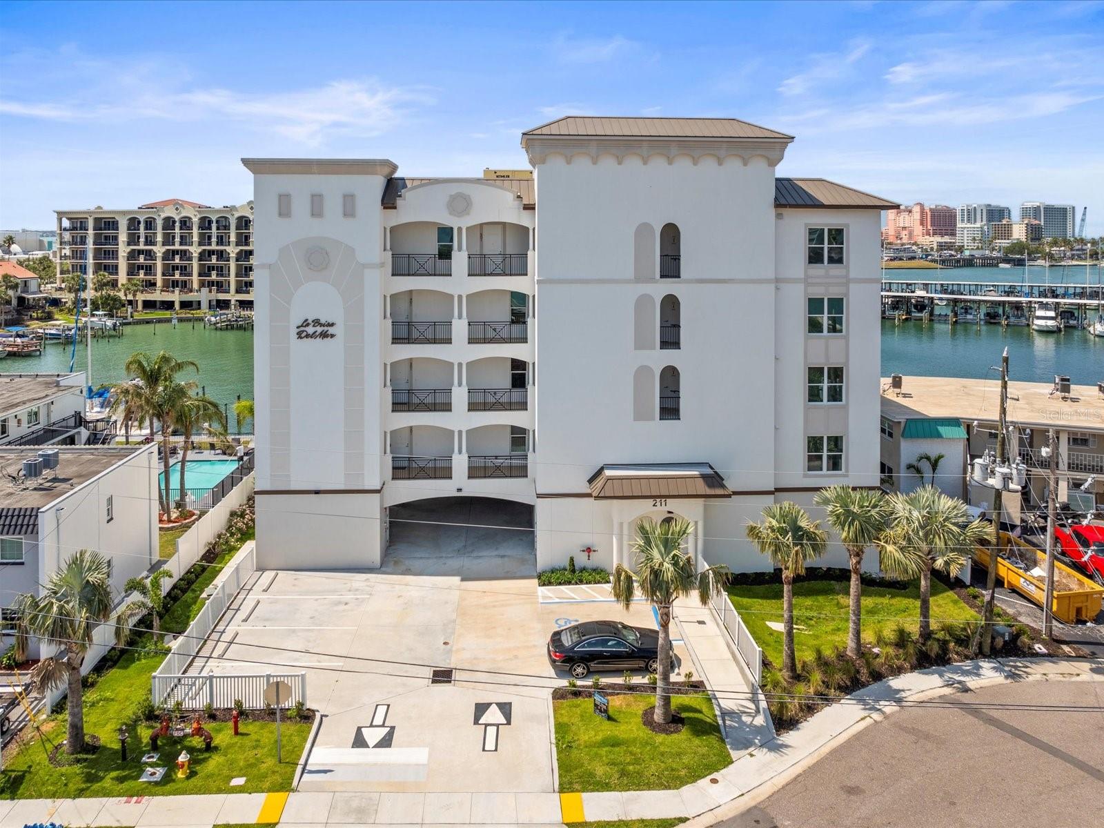 Image 19 of 71 For 211 Dolphin Point 403