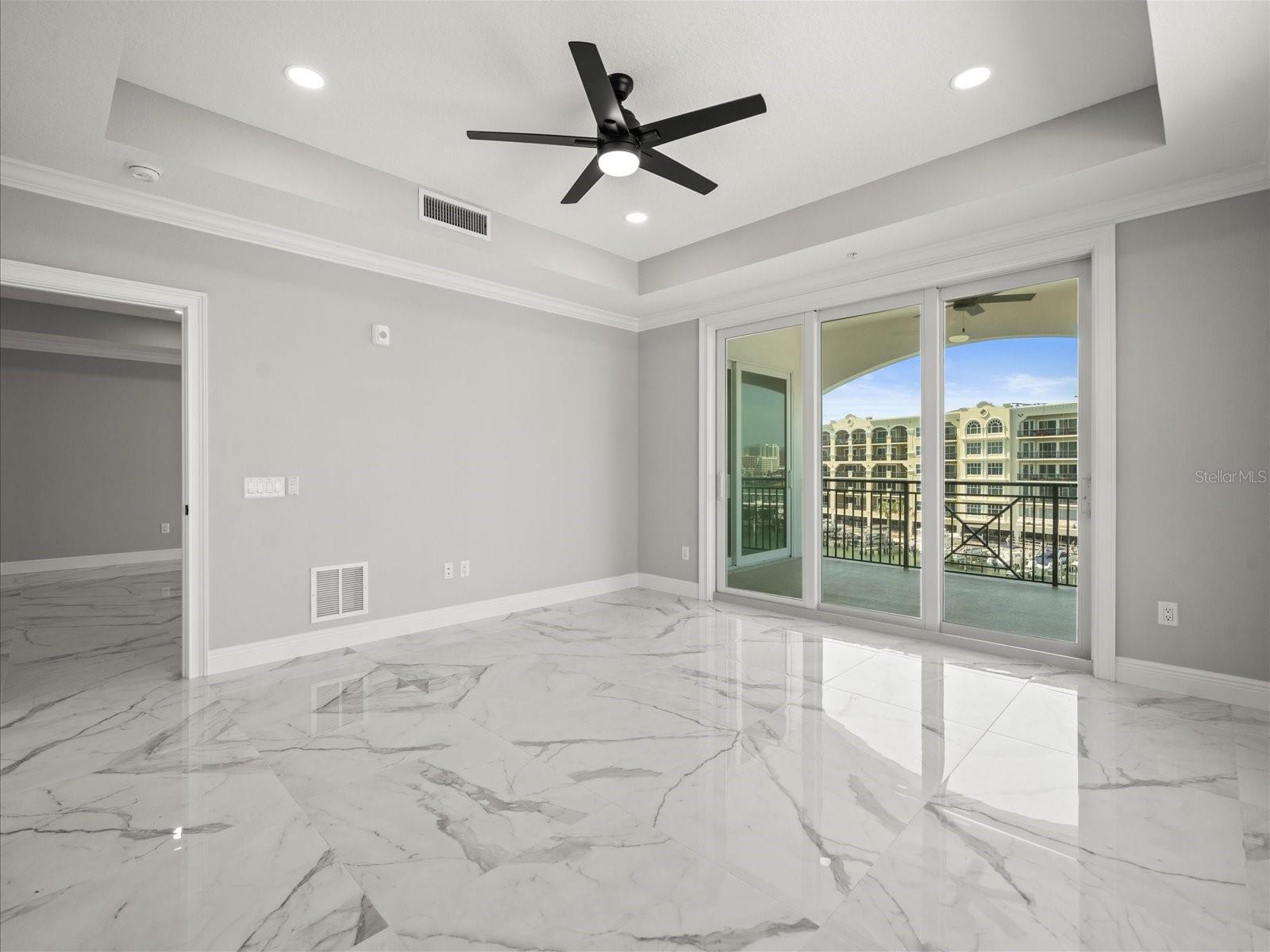 Image 22 of 71 For 211 Dolphin Point 403