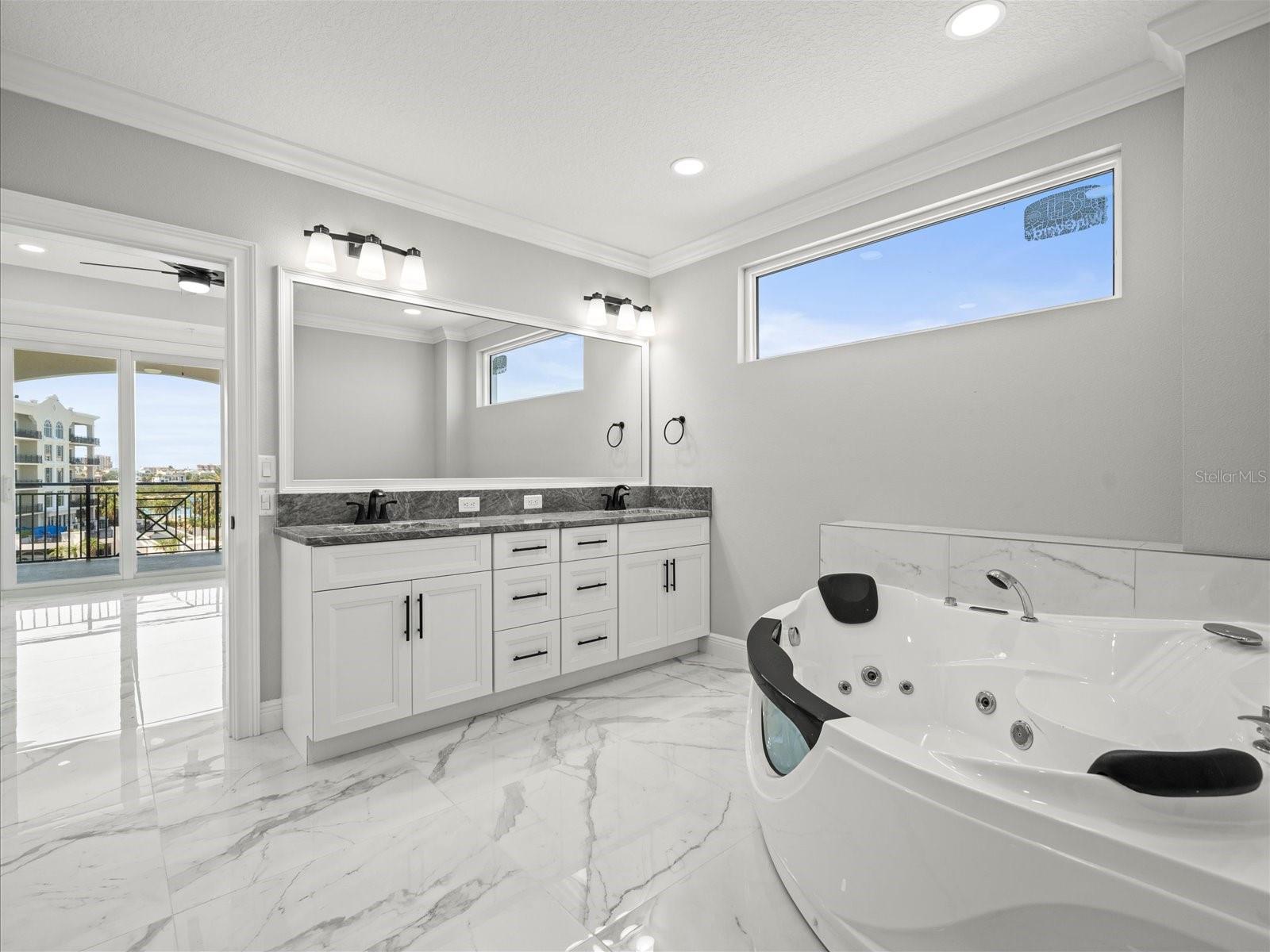 Image 26 of 71 For 211 Dolphin Point 403