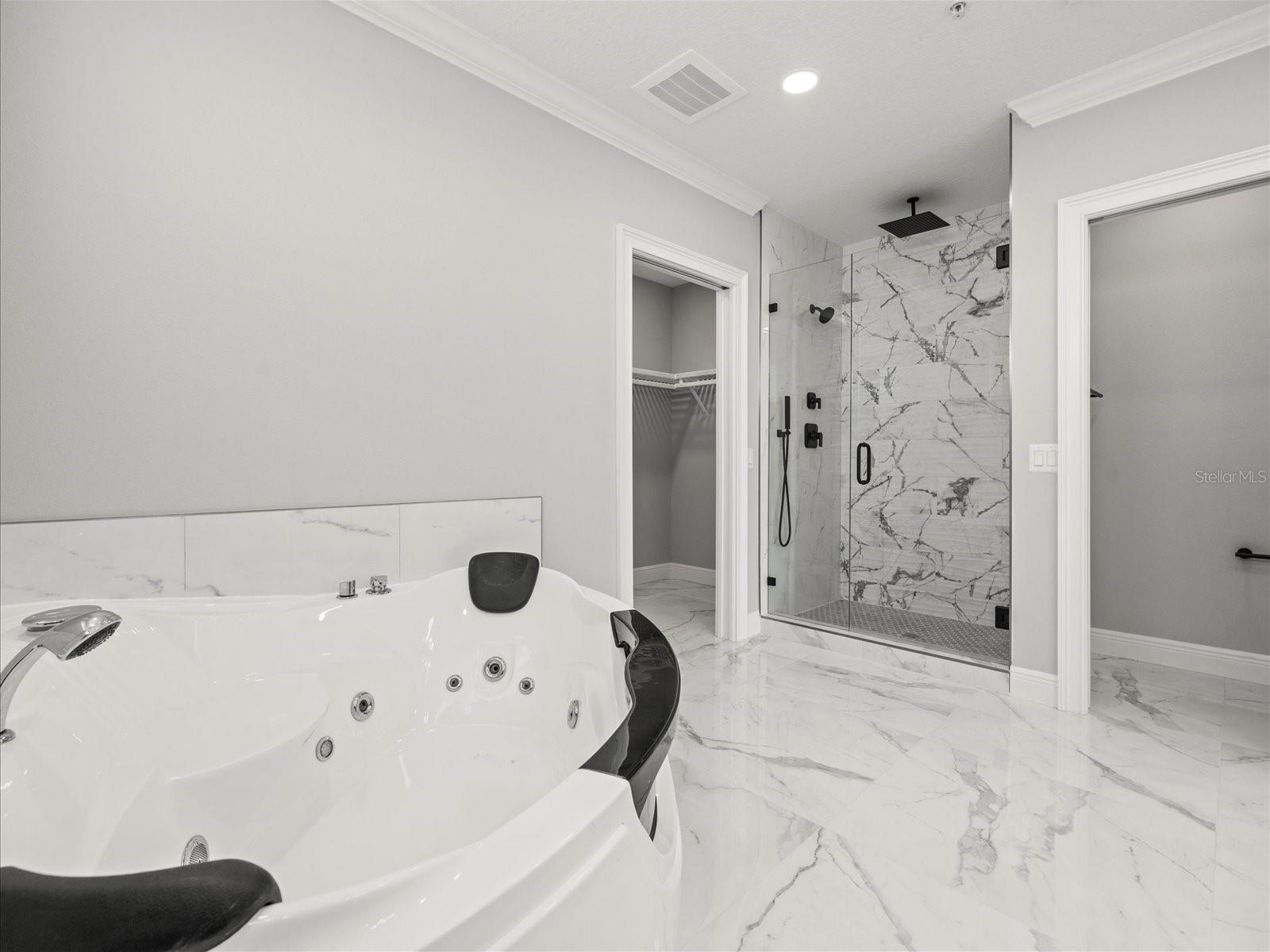 Image 27 of 71 For 211 Dolphin Point 403