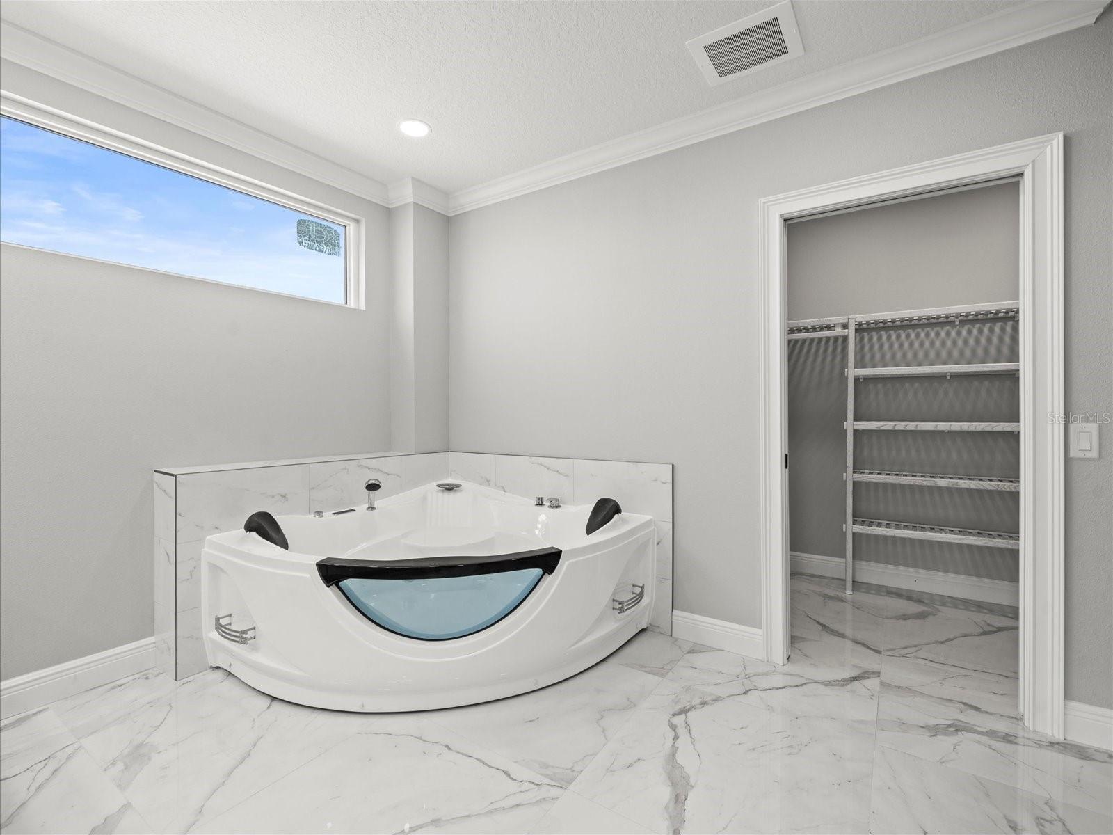 Image 28 of 71 For 211 Dolphin Point 403