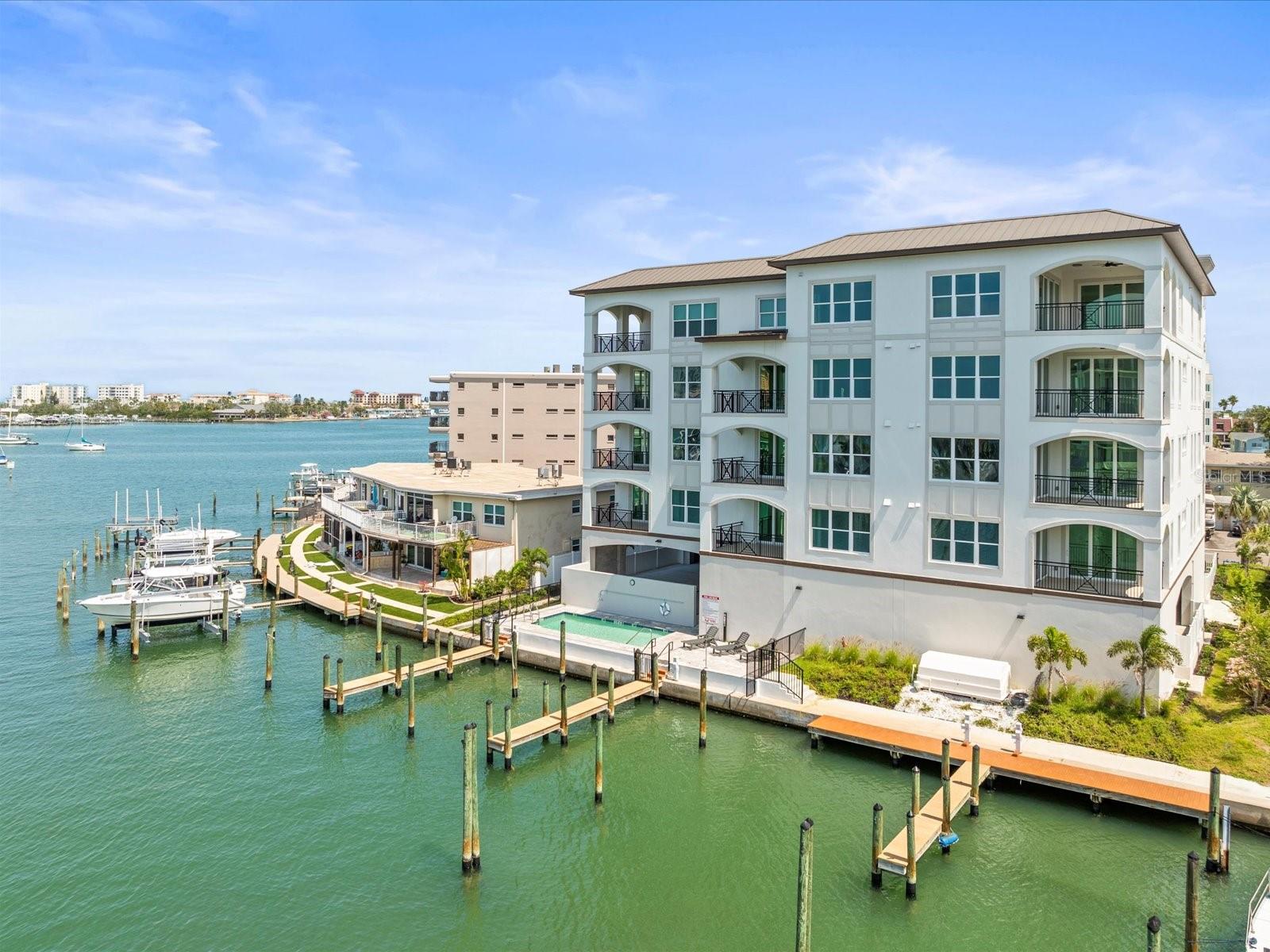 Image 31 of 71 For 211 Dolphin Point 403