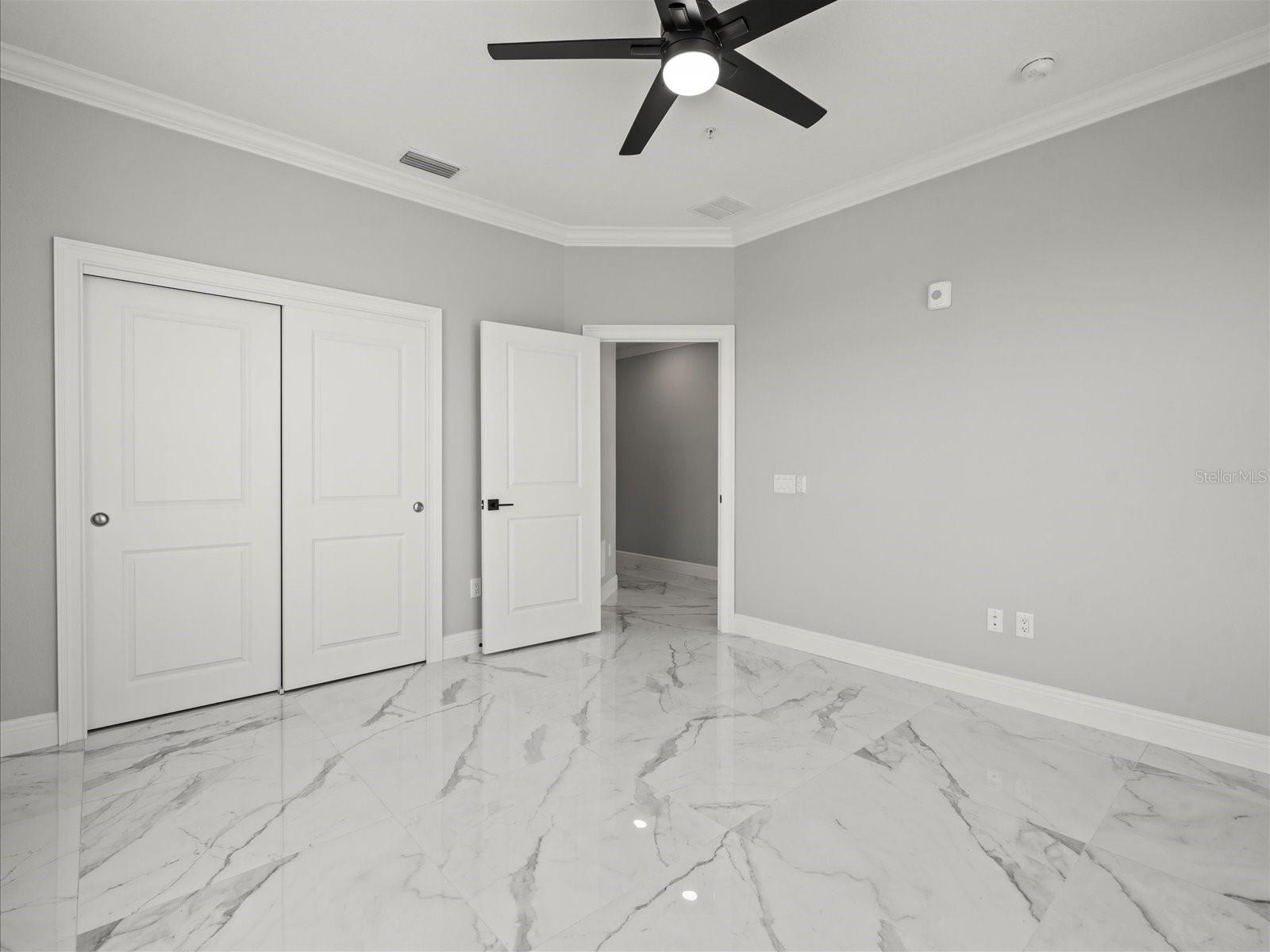 Image 34 of 71 For 211 Dolphin Point 403