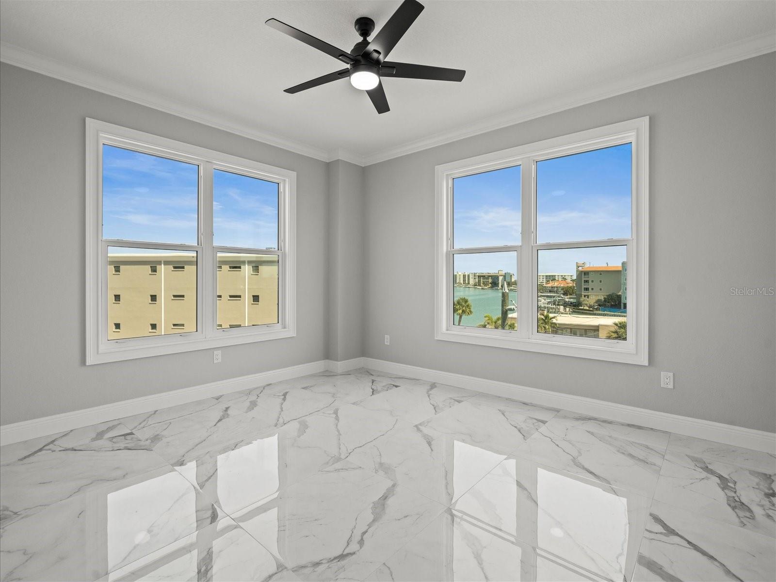 Image 36 of 71 For 211 Dolphin Point 403