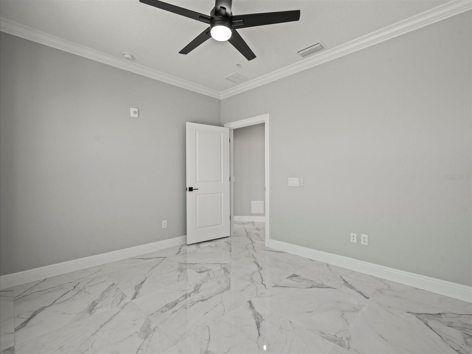 Image 40 of 71 For 211 Dolphin Point 403