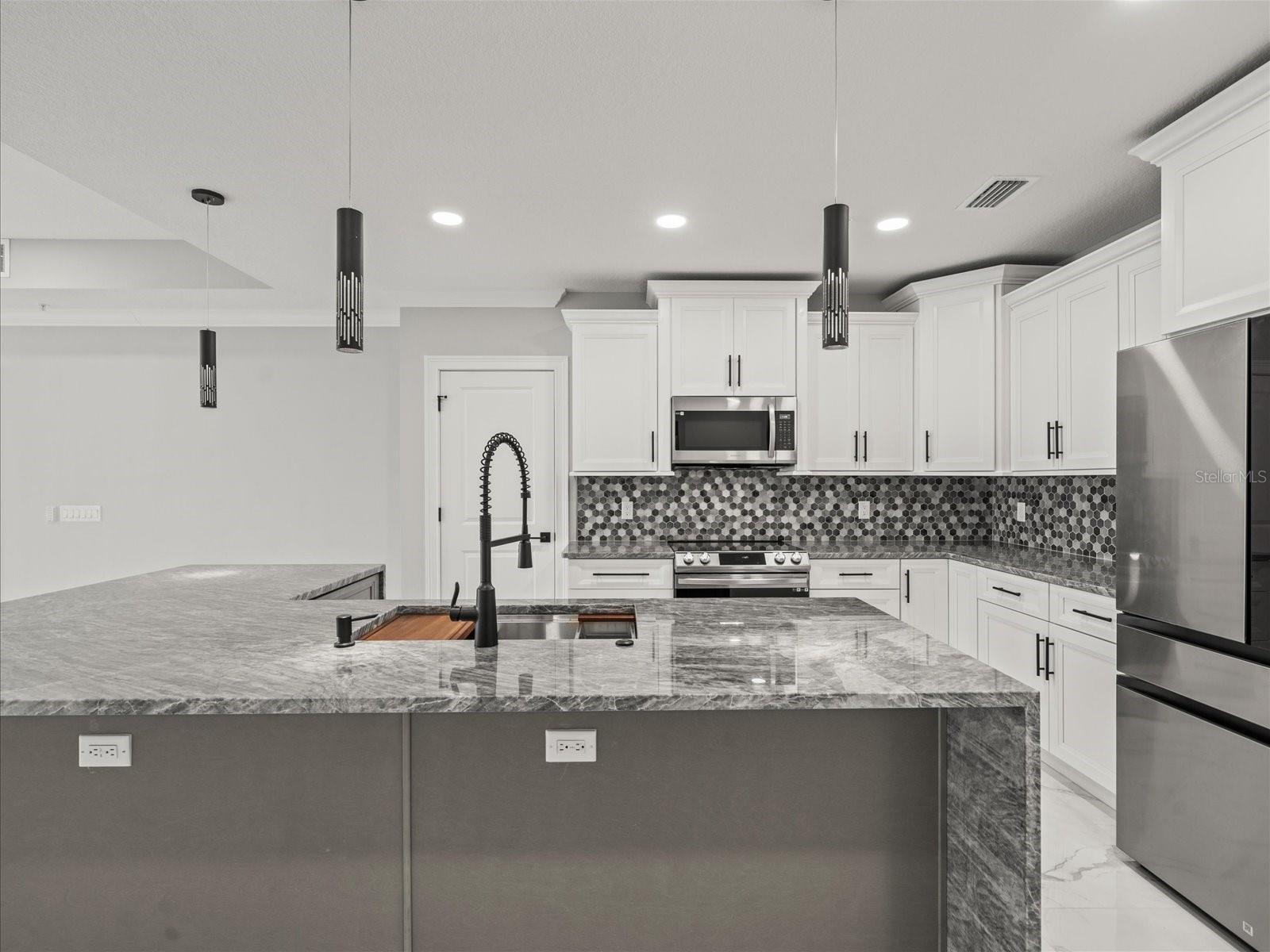 Image 48 of 71 For 211 Dolphin Point 403