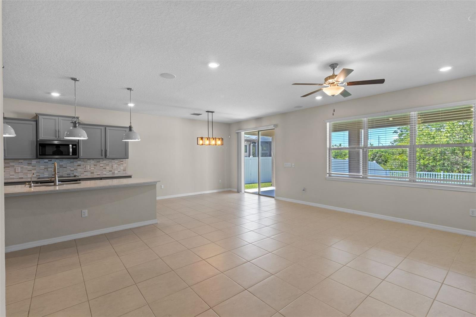 Listing photo id 17 for 13871 Carlow Park Drive