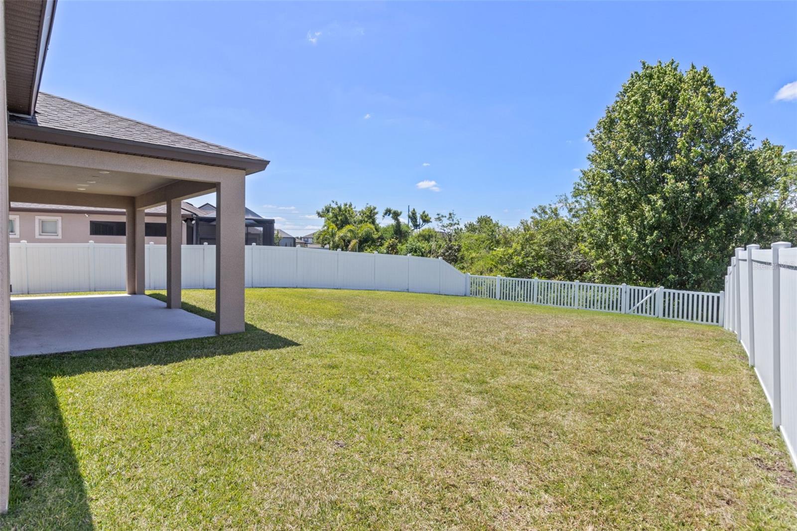 Listing photo id 40 for 13871 Carlow Park Drive