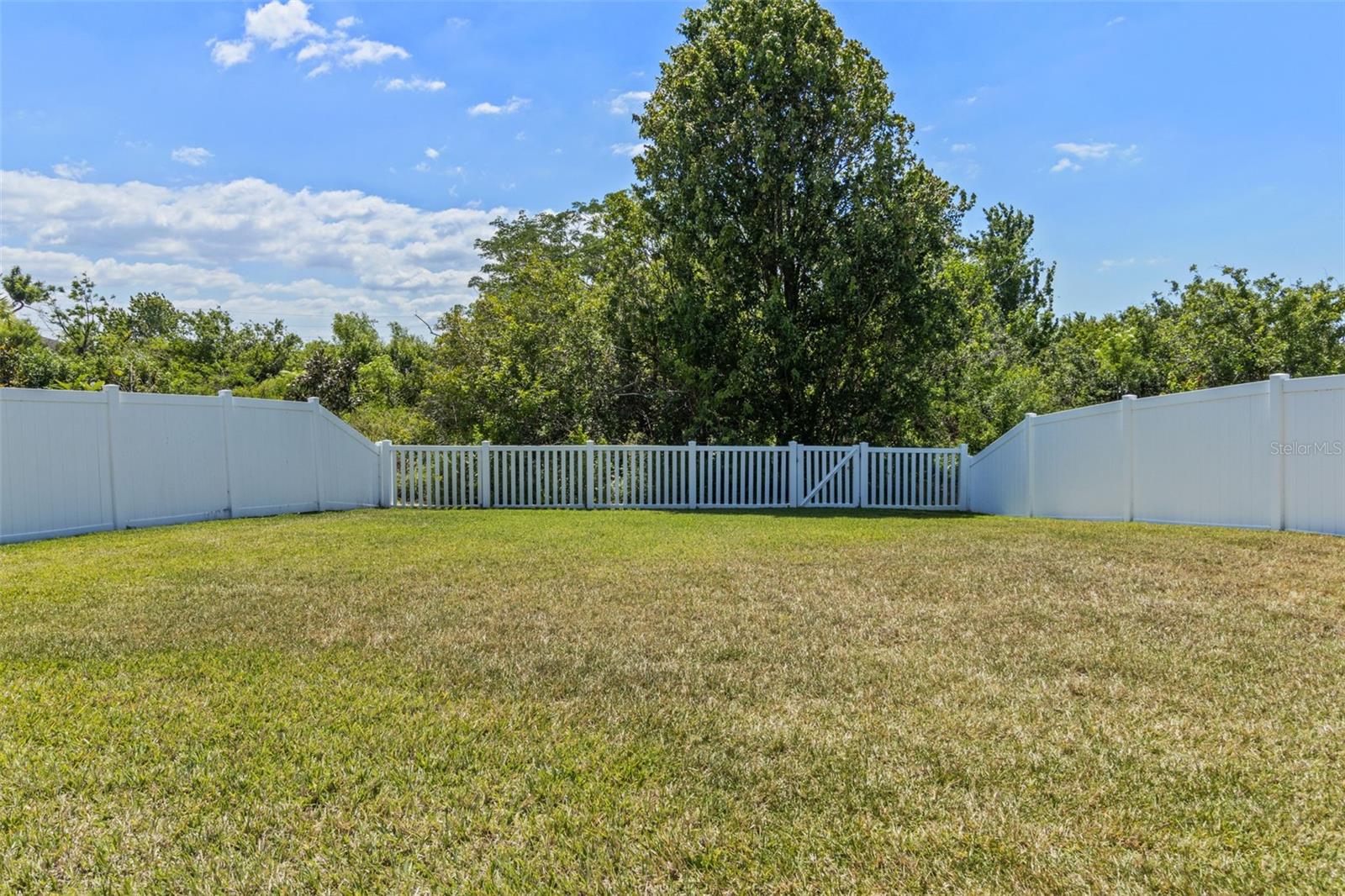Listing photo id 43 for 13871 Carlow Park Drive