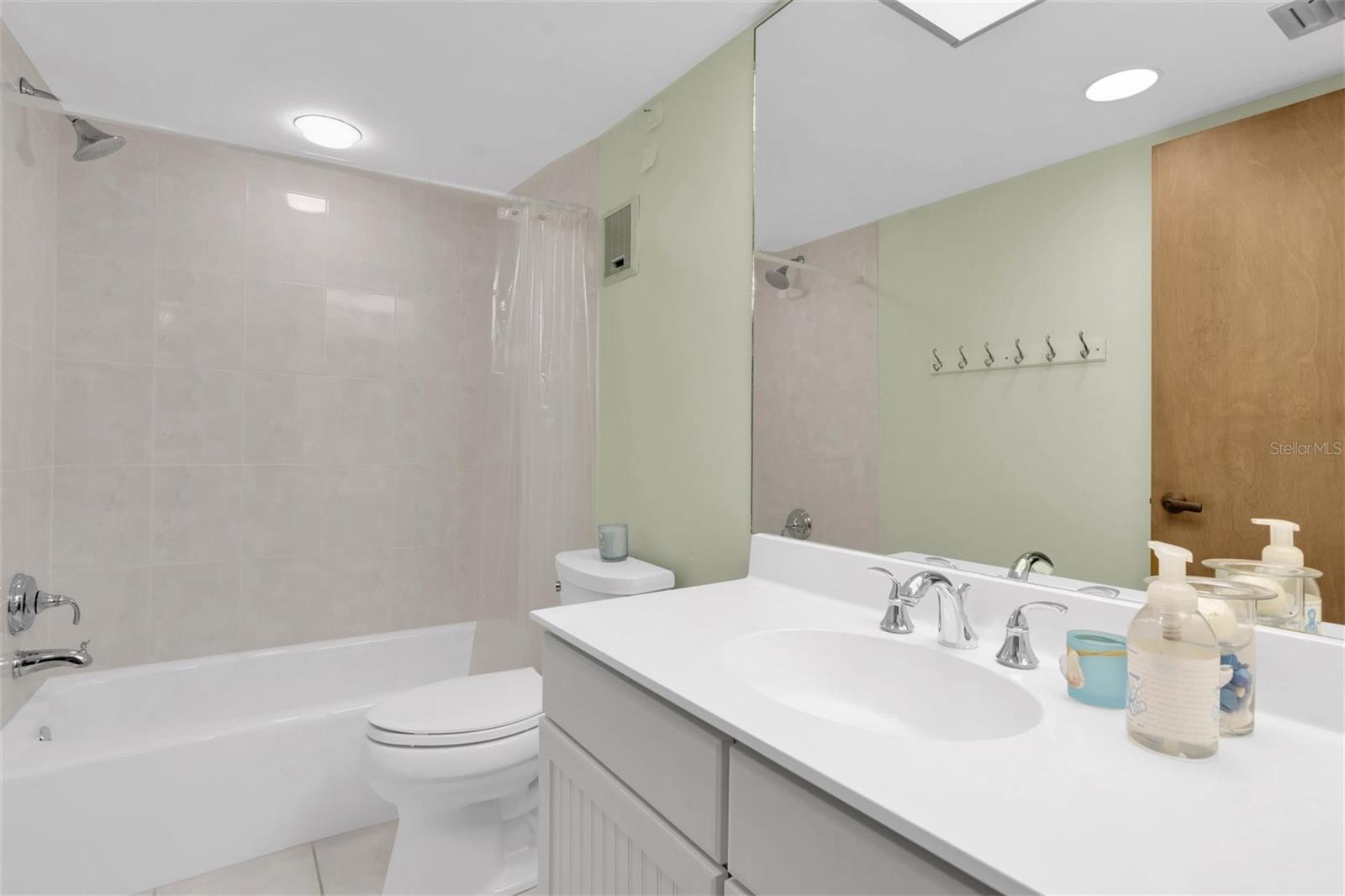 Image 19 of 36 For 4450 Gulf Boulevard 114