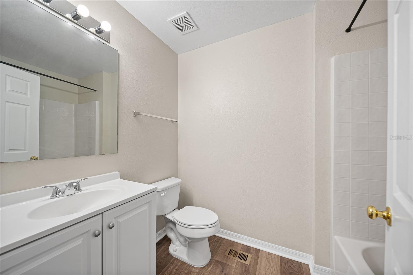 Image 12 of 31 For 9942 Ashburn Lake Drive