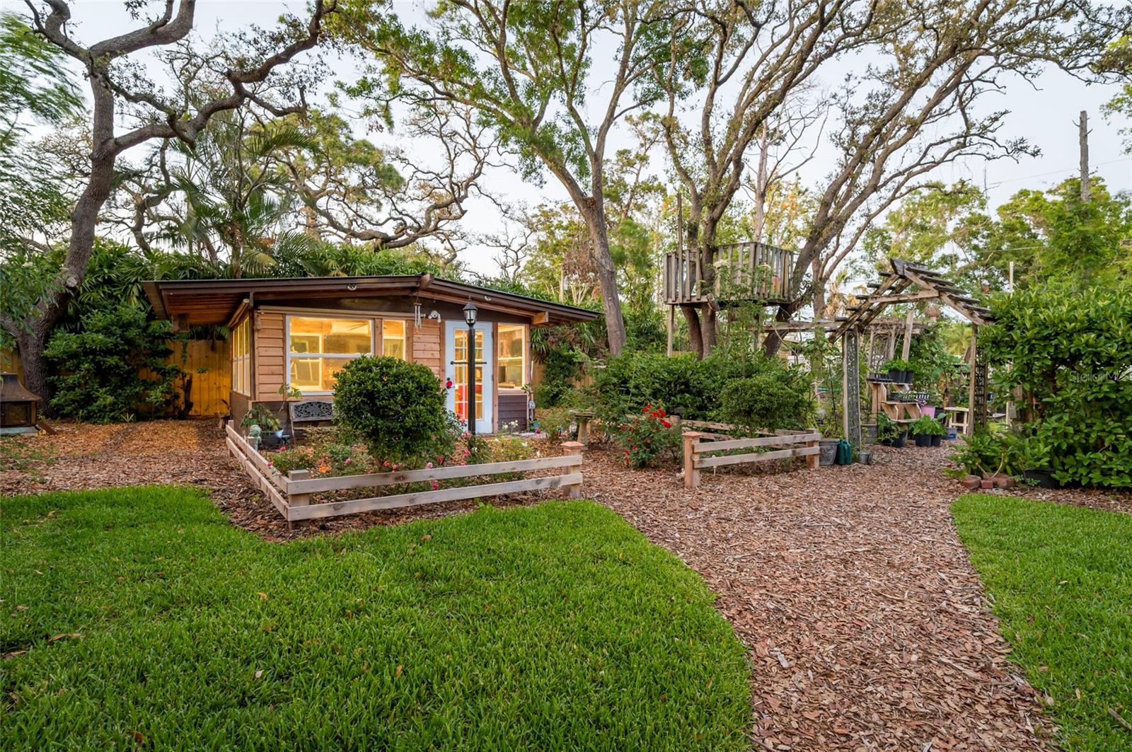 Image 10 of 83 For 1880 Belleair Road