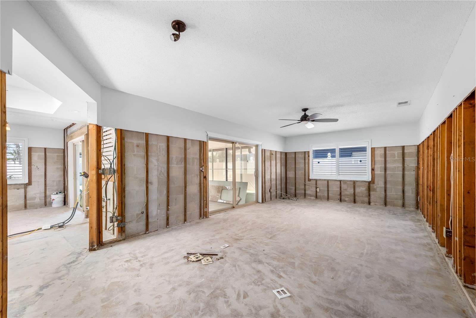 Image 16 of 29 For 5921 Denver Street Ne
