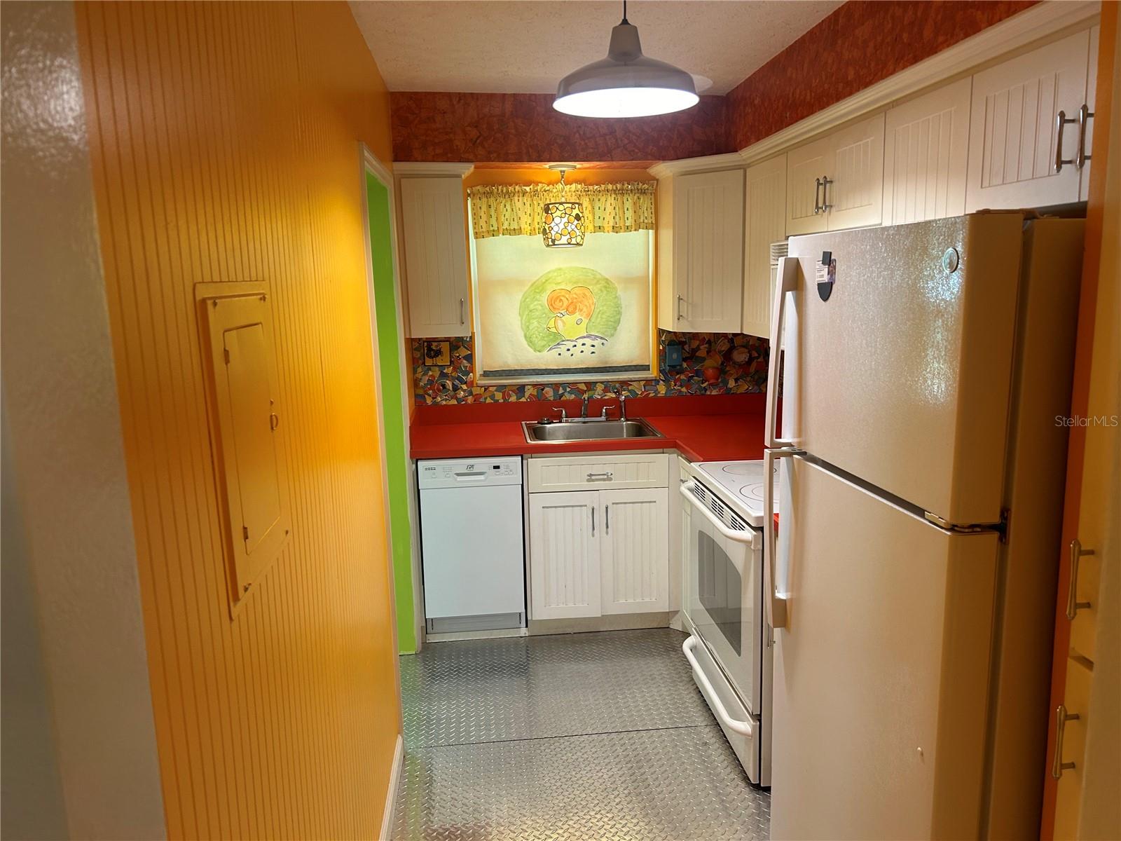 Image 5 of 20 For 445 32nd Avenue N E109