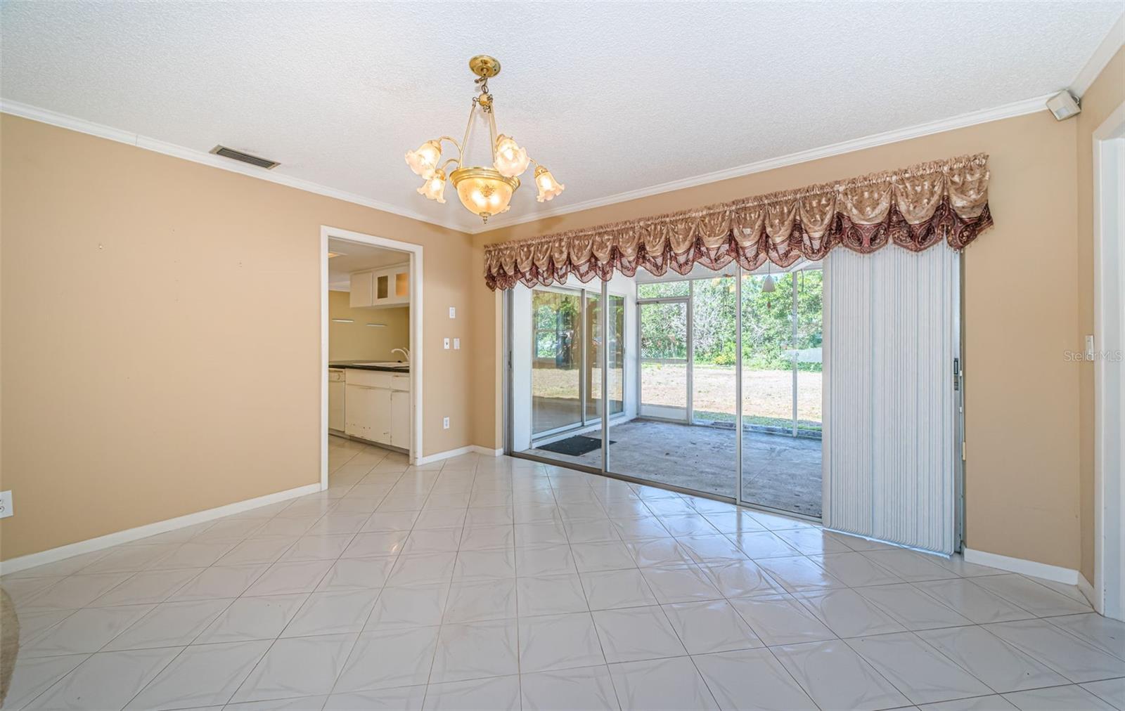 Image 23 of 72 For 2700 Westchester Drive N