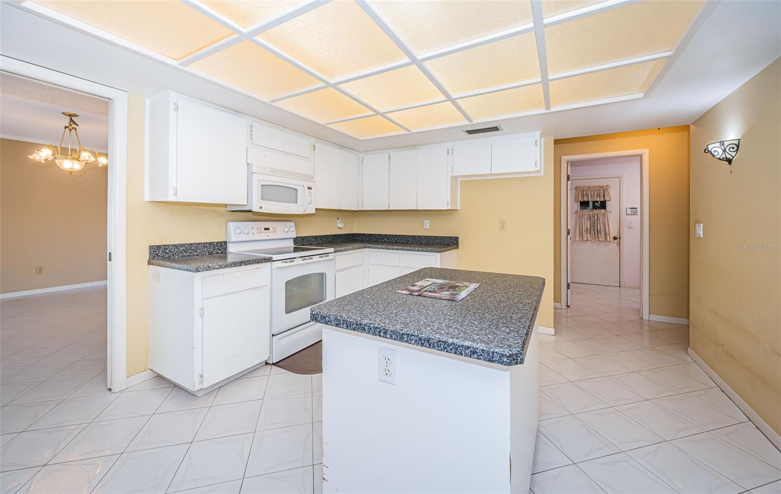 Image 27 of 72 For 2700 Westchester Drive N