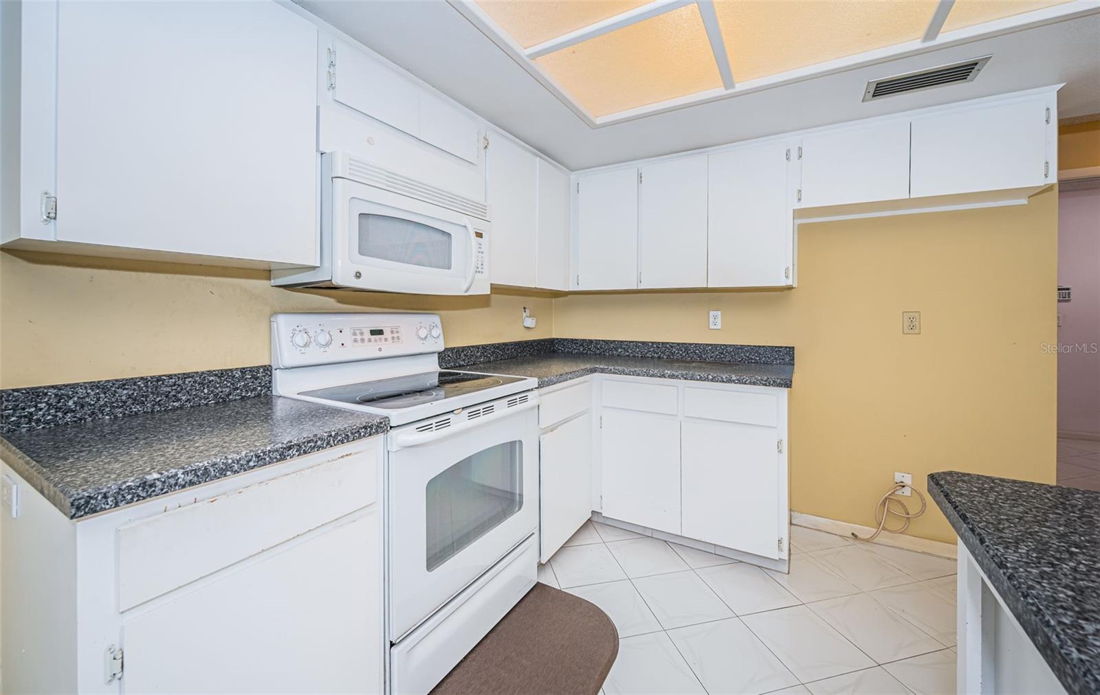 Image 28 of 72 For 2700 Westchester Drive N