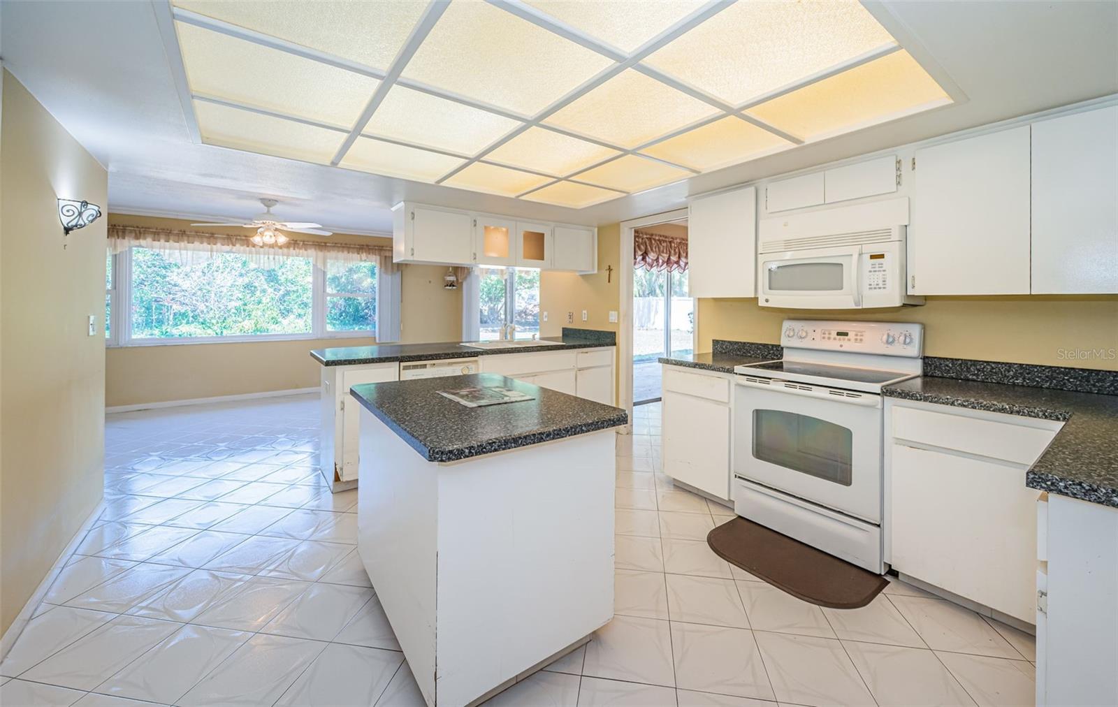 Image 31 of 72 For 2700 Westchester Drive N