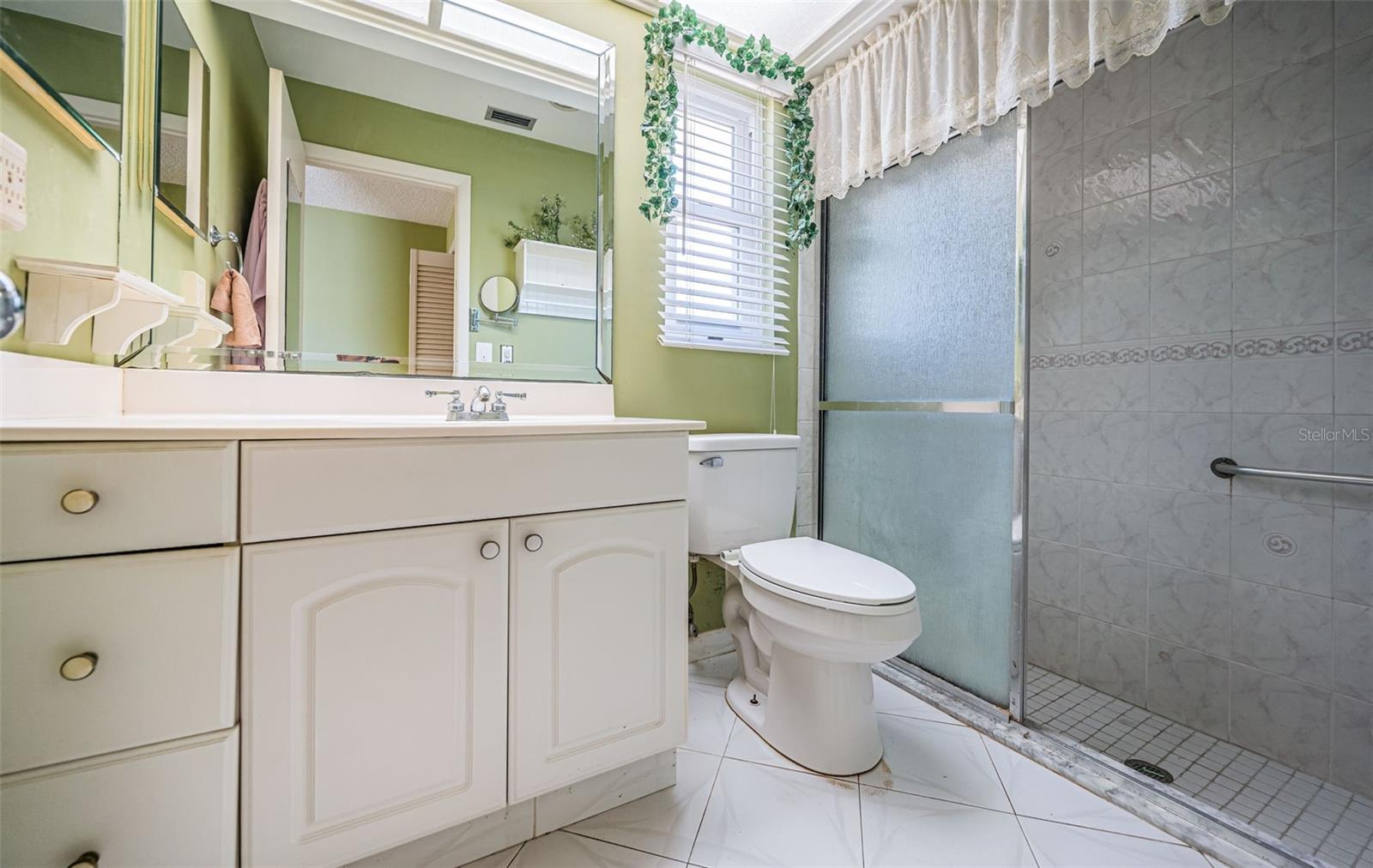 Image 38 of 72 For 2700 Westchester Drive N