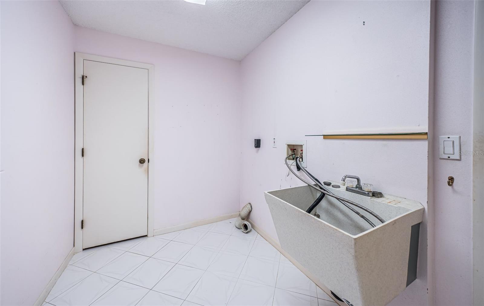 Image 43 of 72 For 2700 Westchester Drive N