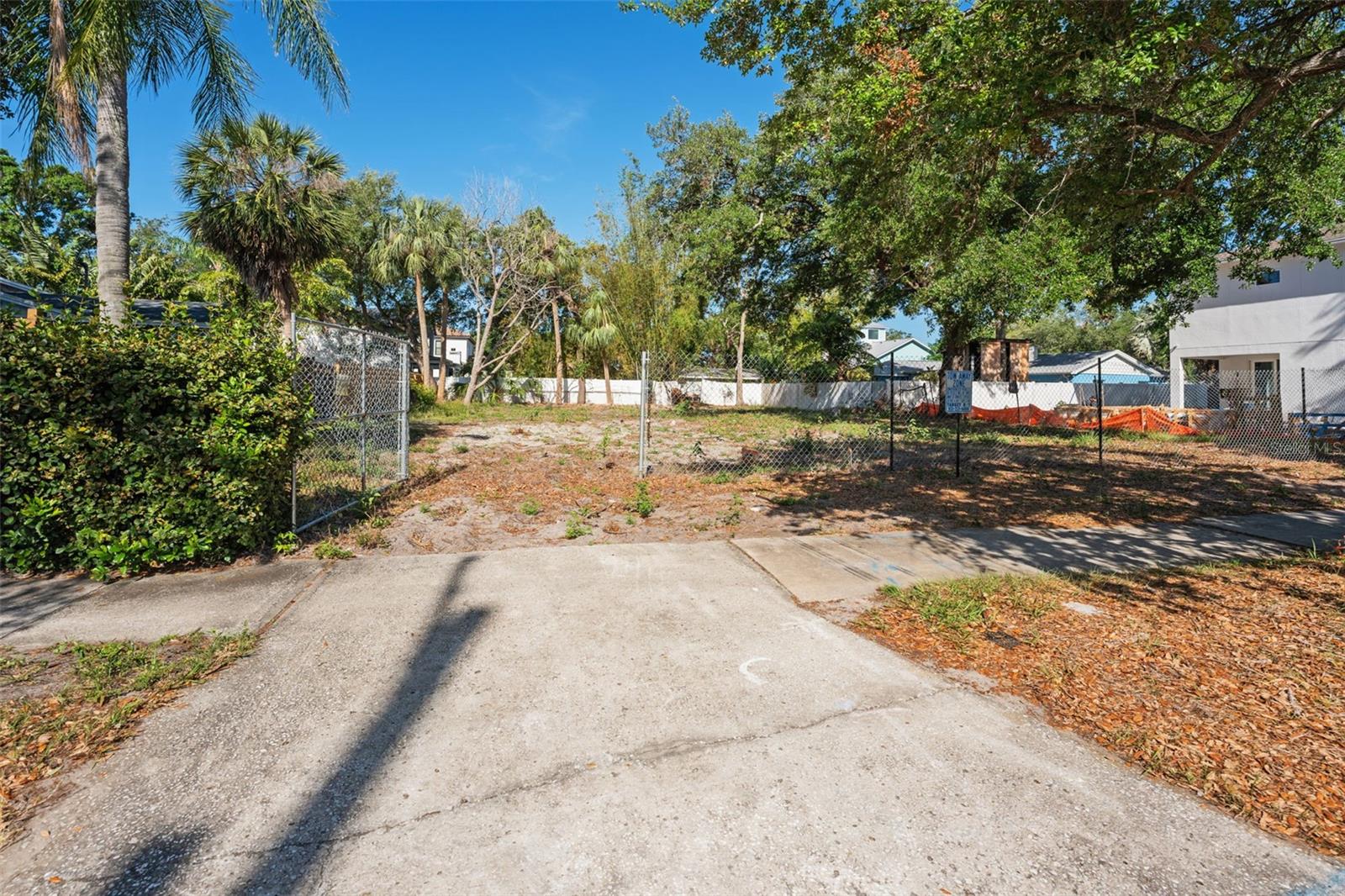 Image 8 of 14 For 1003 Lois Avenue