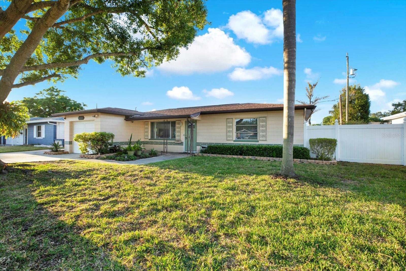 Image 3 of 20 For 6125 37th Avenue N