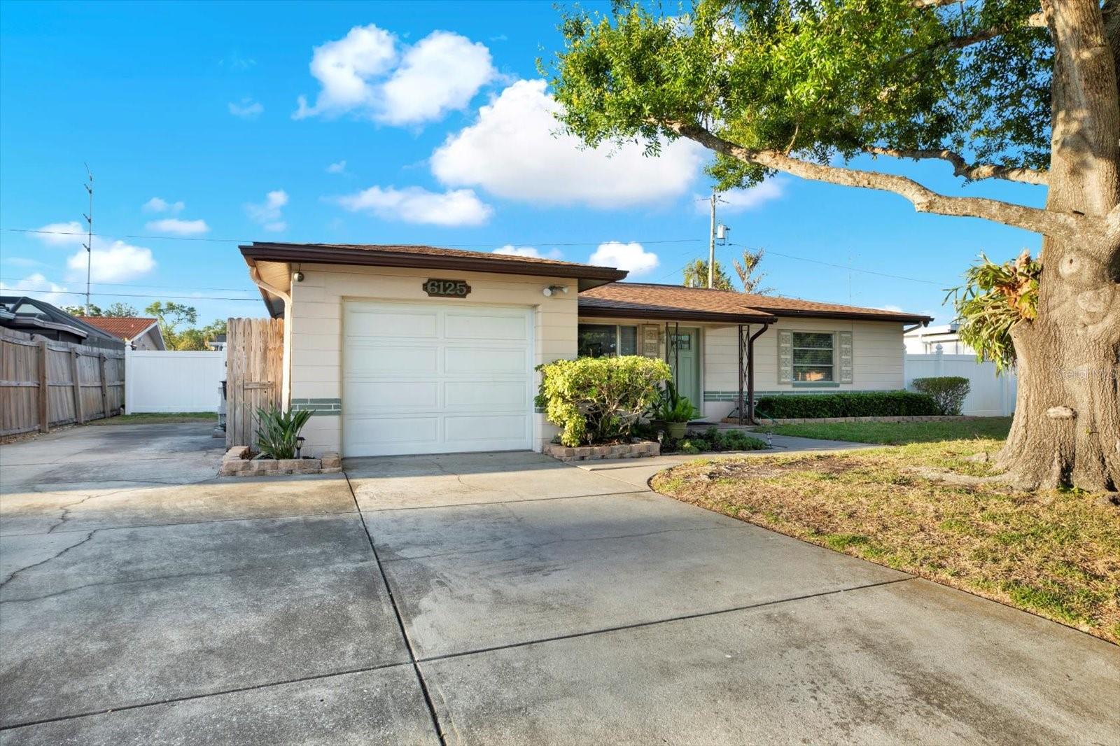 Image 4 of 20 For 6125 37th Avenue N