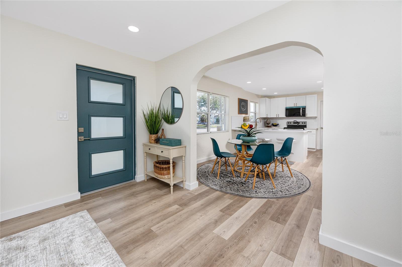 Listing photo id 8 for 3910 1st Avenue S