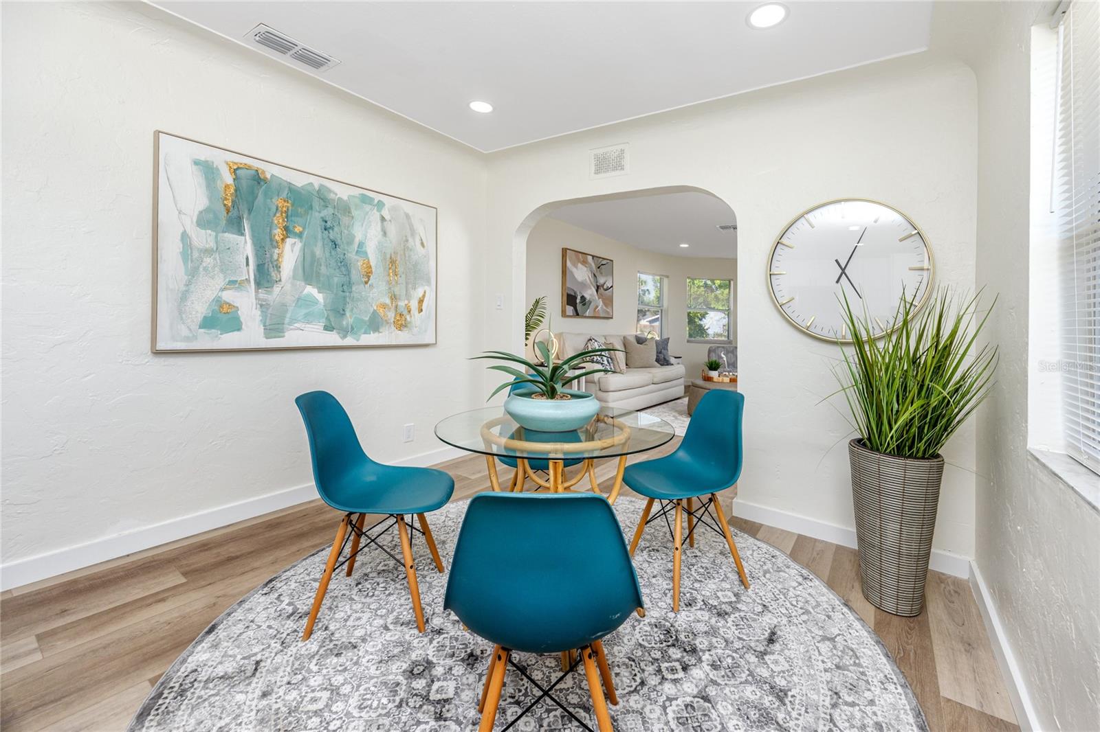 Listing photo id 10 for 3910 1st Avenue S