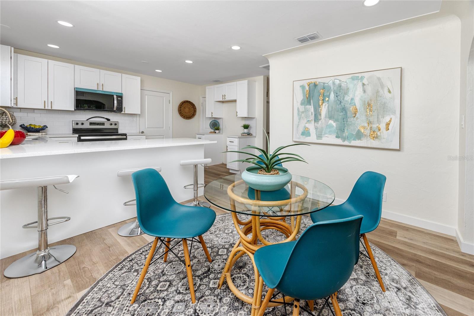 Listing photo id 11 for 3910 1st Avenue S