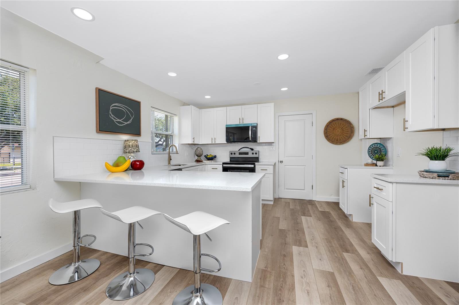 Listing photo id 12 for 3910 1st Avenue S