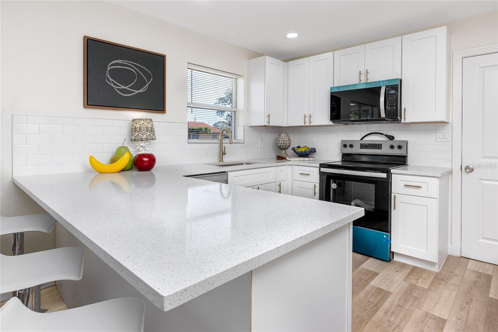 Listing photo id 13 for 3910 1st Avenue S