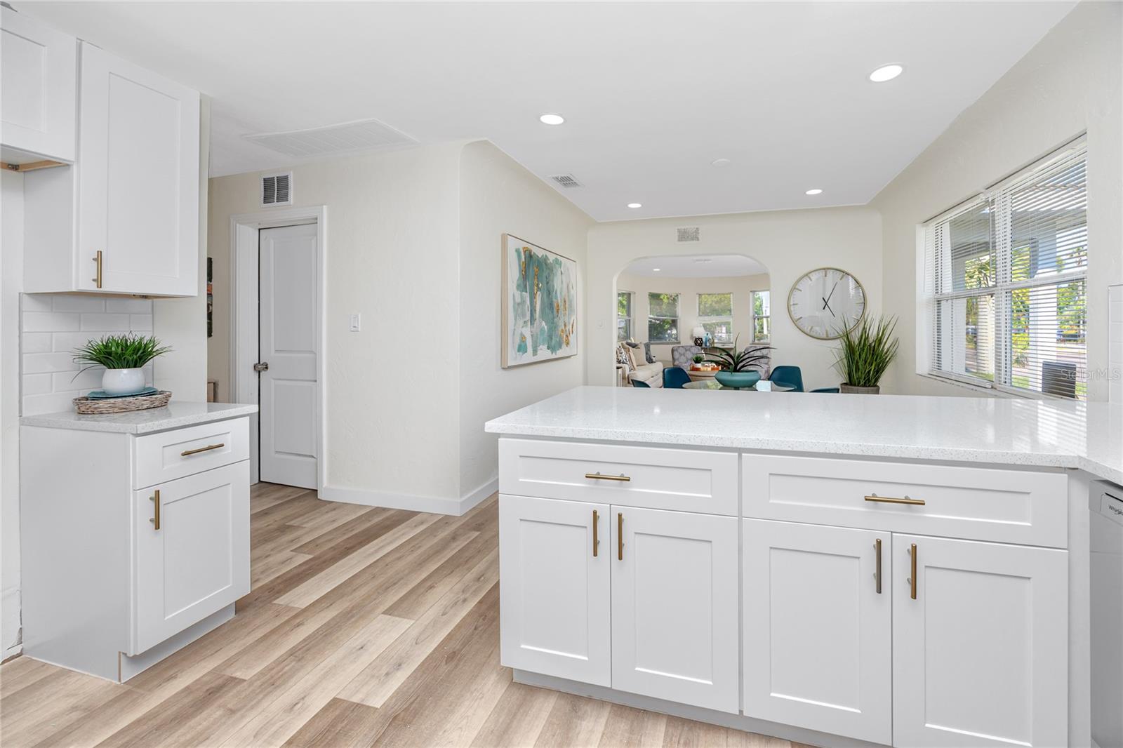 Listing photo id 15 for 3910 1st Avenue S