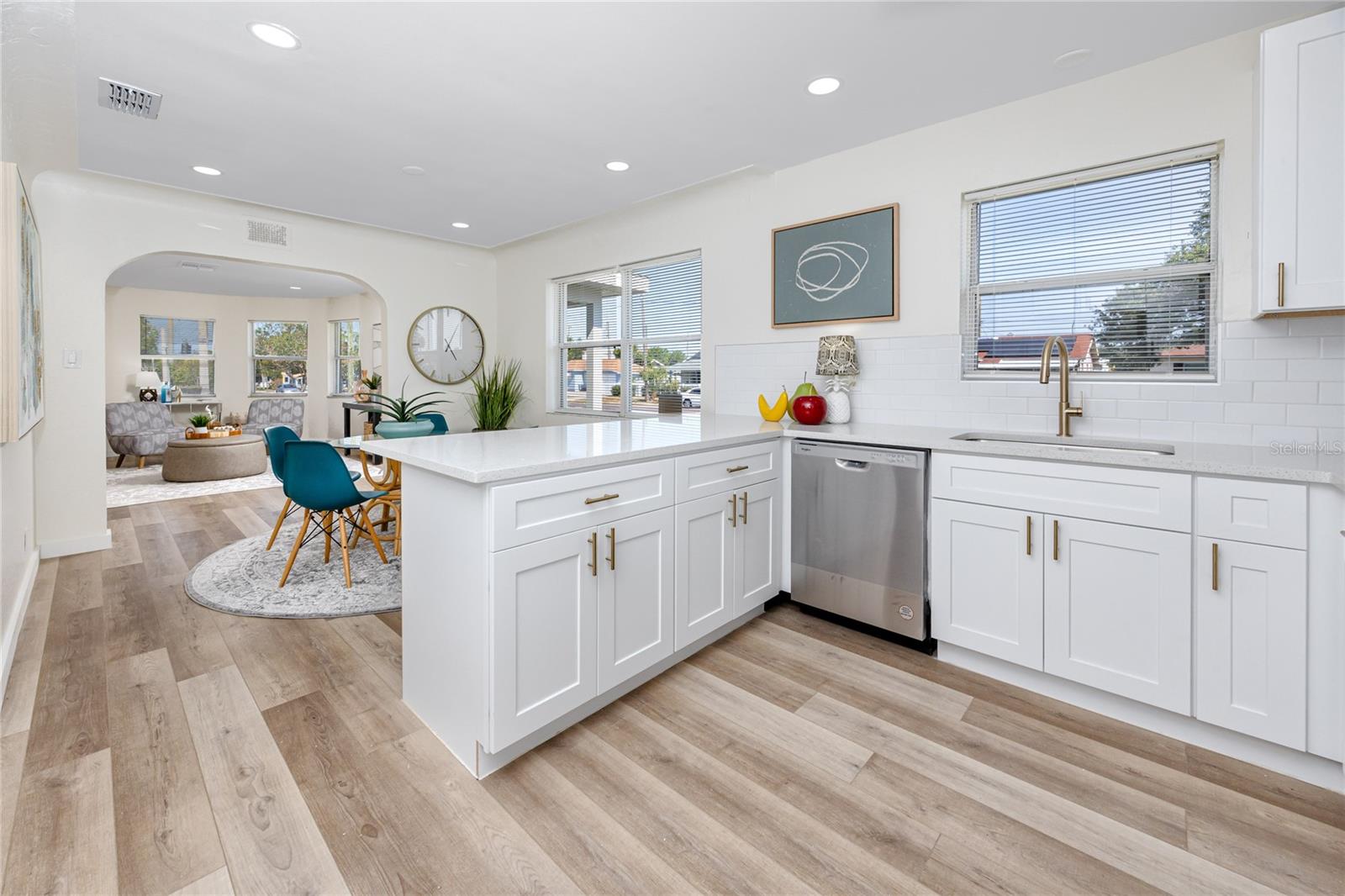 Listing photo id 16 for 3910 1st Avenue S
