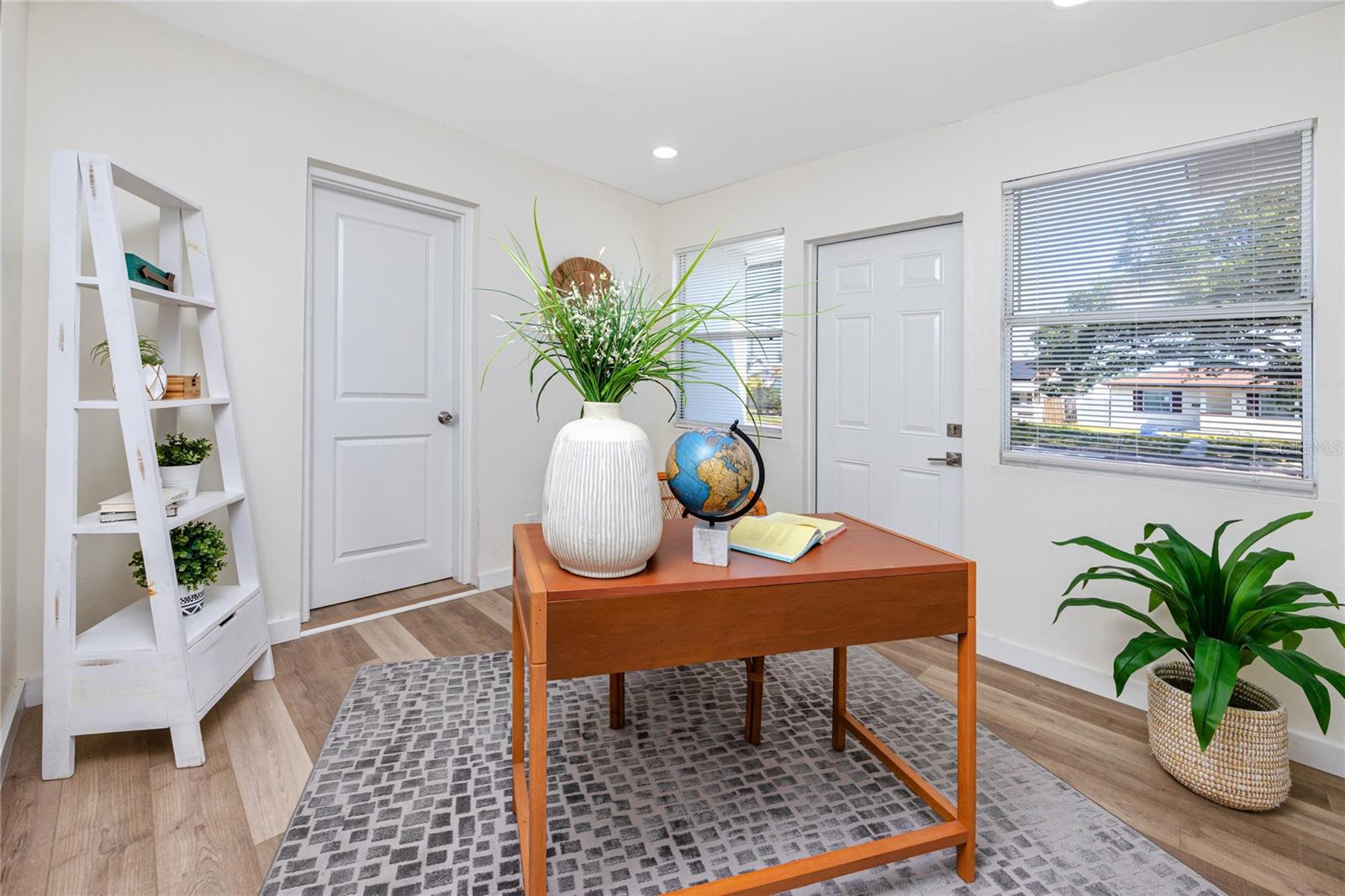 Listing photo id 20 for 3910 1st Avenue S